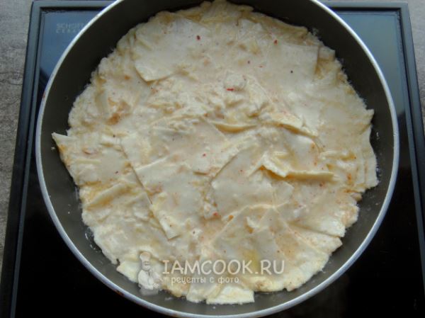 Пирог из лаваша с курицей на сковороде