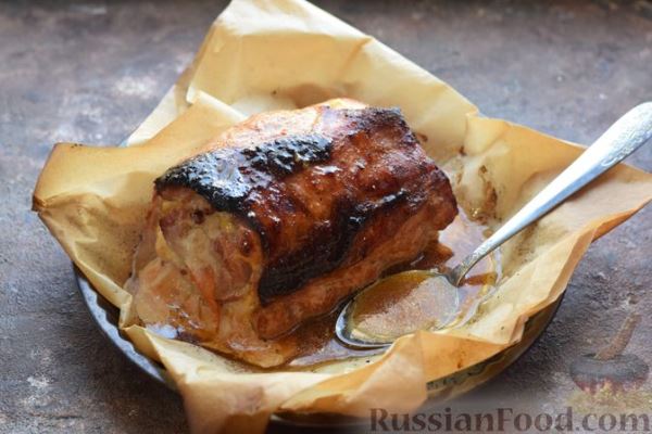 Мясной рулет с беконом, помидорами и сыром (в духовке)