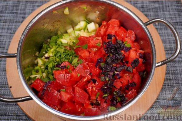 Сырный суп с кабачками, помидорами и кукурузой