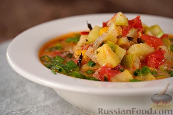 Сырный суп с кабачками, помидорами и кукурузой