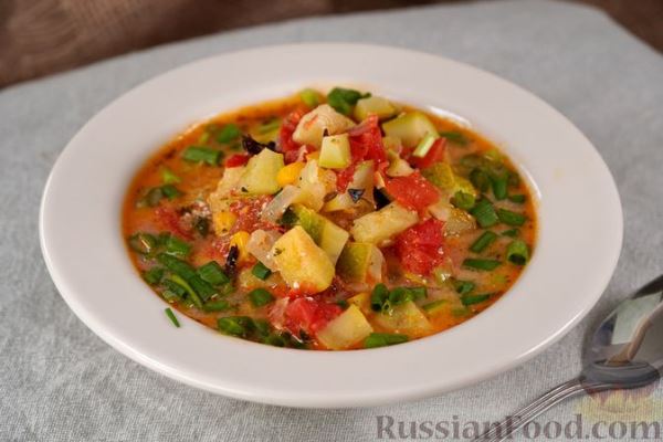 Сырный суп с кабачками, помидорами и кукурузой