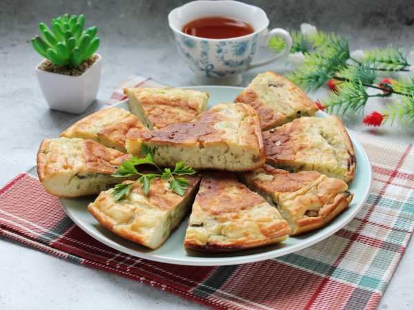 Пирог из лаваша с курицей на сковороде