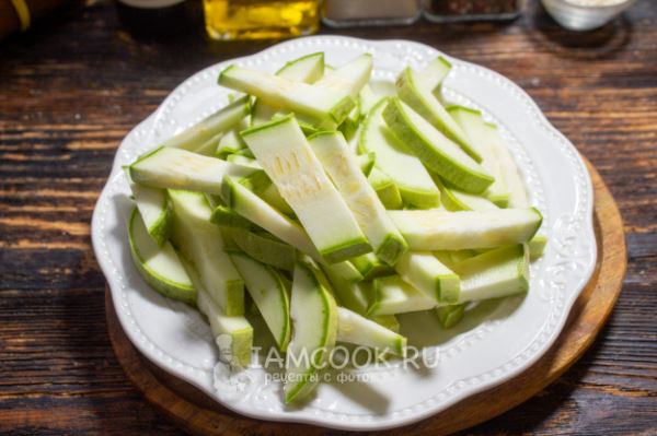 Гречневая лапша с кабачками