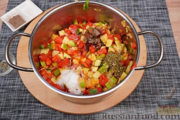 Сырный суп с кабачками, помидорами и кукурузой